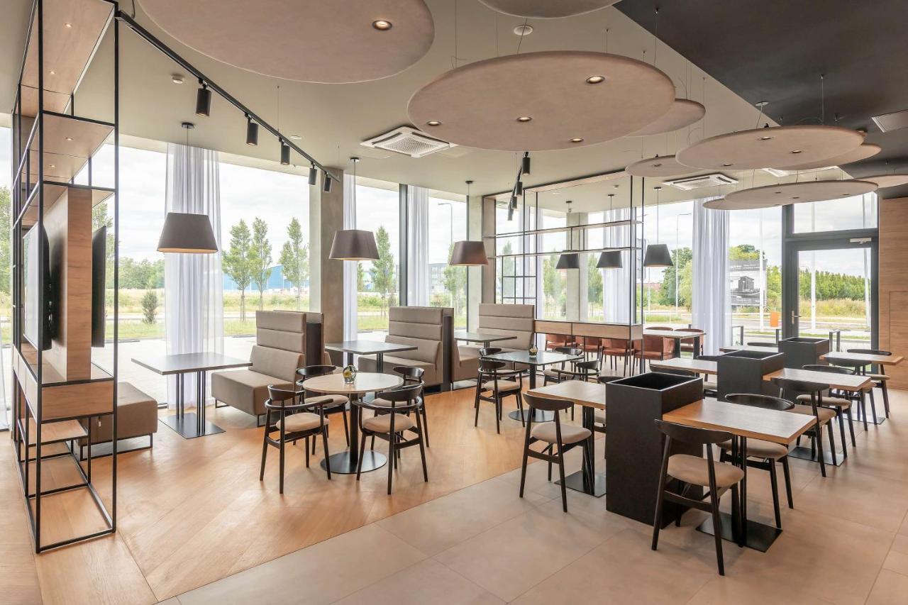 Park Inn By Radisson Vilnius Airport Hotel & Conference Centre Екстериор снимка