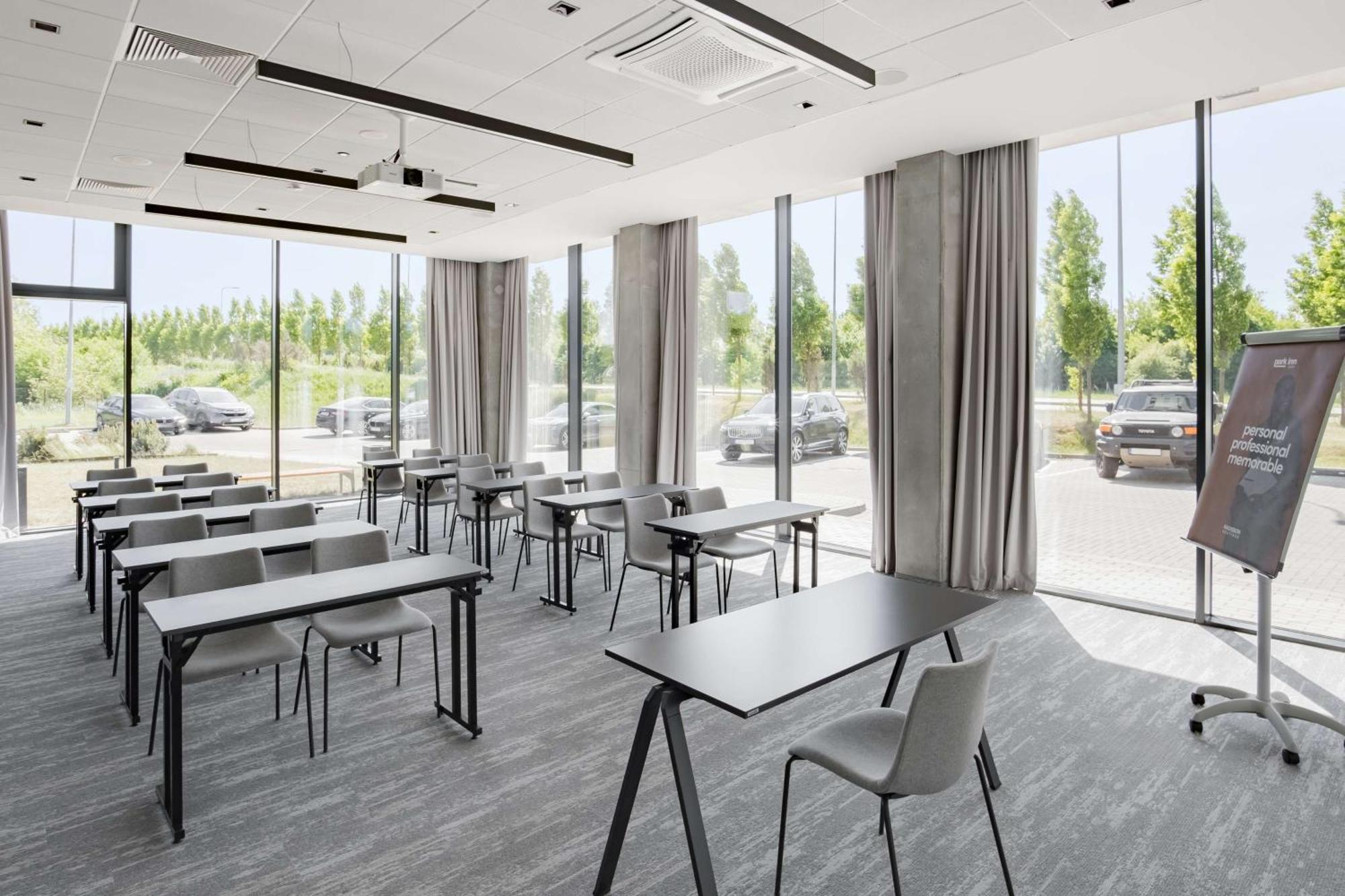 Park Inn By Radisson Vilnius Airport Hotel & Conference Centre Екстериор снимка